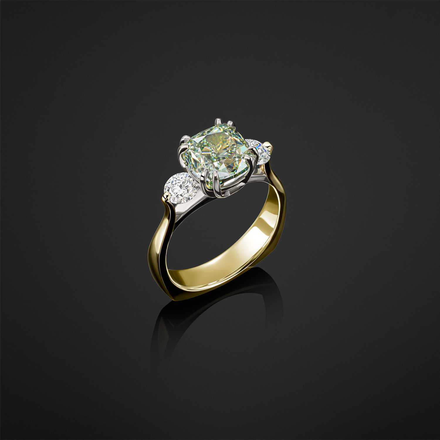 Luxe productfotografie van goudkleurige ring met grote briljant geslepen steen en zijstenen op zwarte achtergrond.
